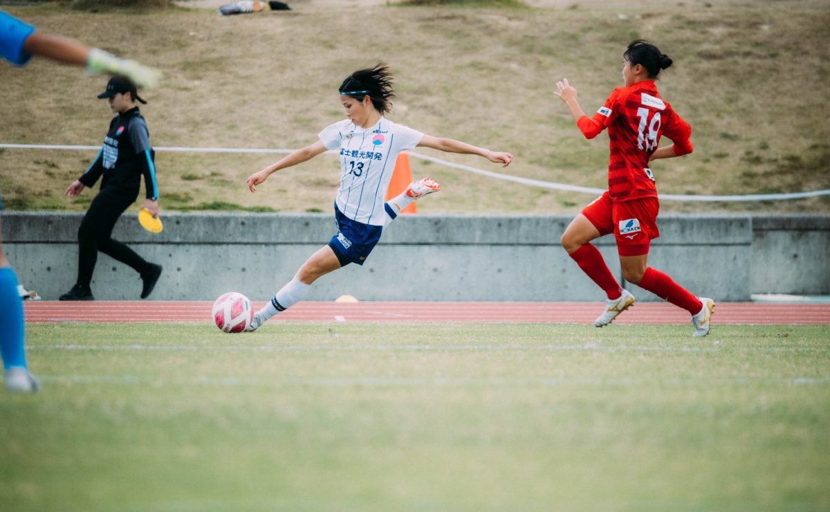 「生理/PMSで悩む選手が活躍するロールモデルへ。サッカーと仕事を両立するプレイングワーカーの挑戦」FCふじざくら山梨 鈴木和遥さん